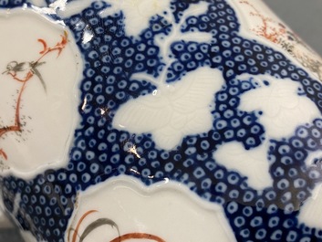 Twee Chinese famille rose pullen met mandarijns decor, Qianlong